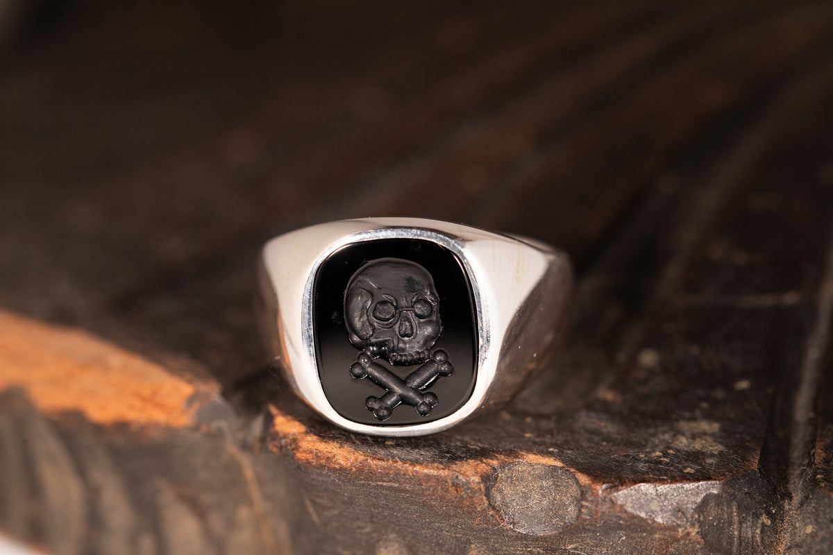 Skulllhnmarcgoldbergphotograph