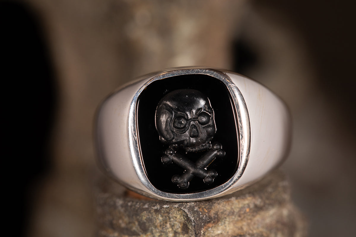 Skulllhnmarcgoldbergphotograph
